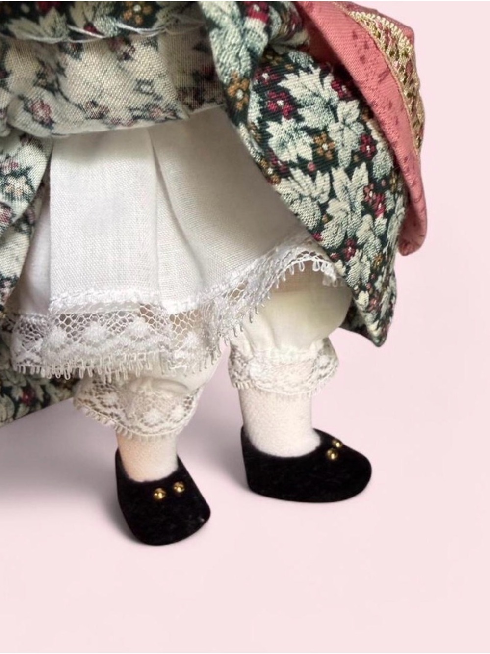 Madame Alexander Brigetta Pink Dress Doll with Black Hair and White Blouse - Picture 7 of 7